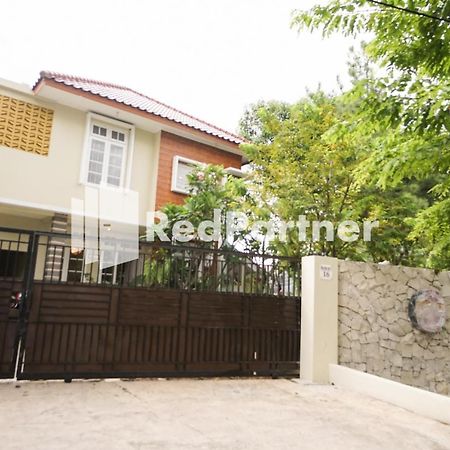 Fazza Syariah Mitra Reddoorz 호텔 자카르타 외부 사진